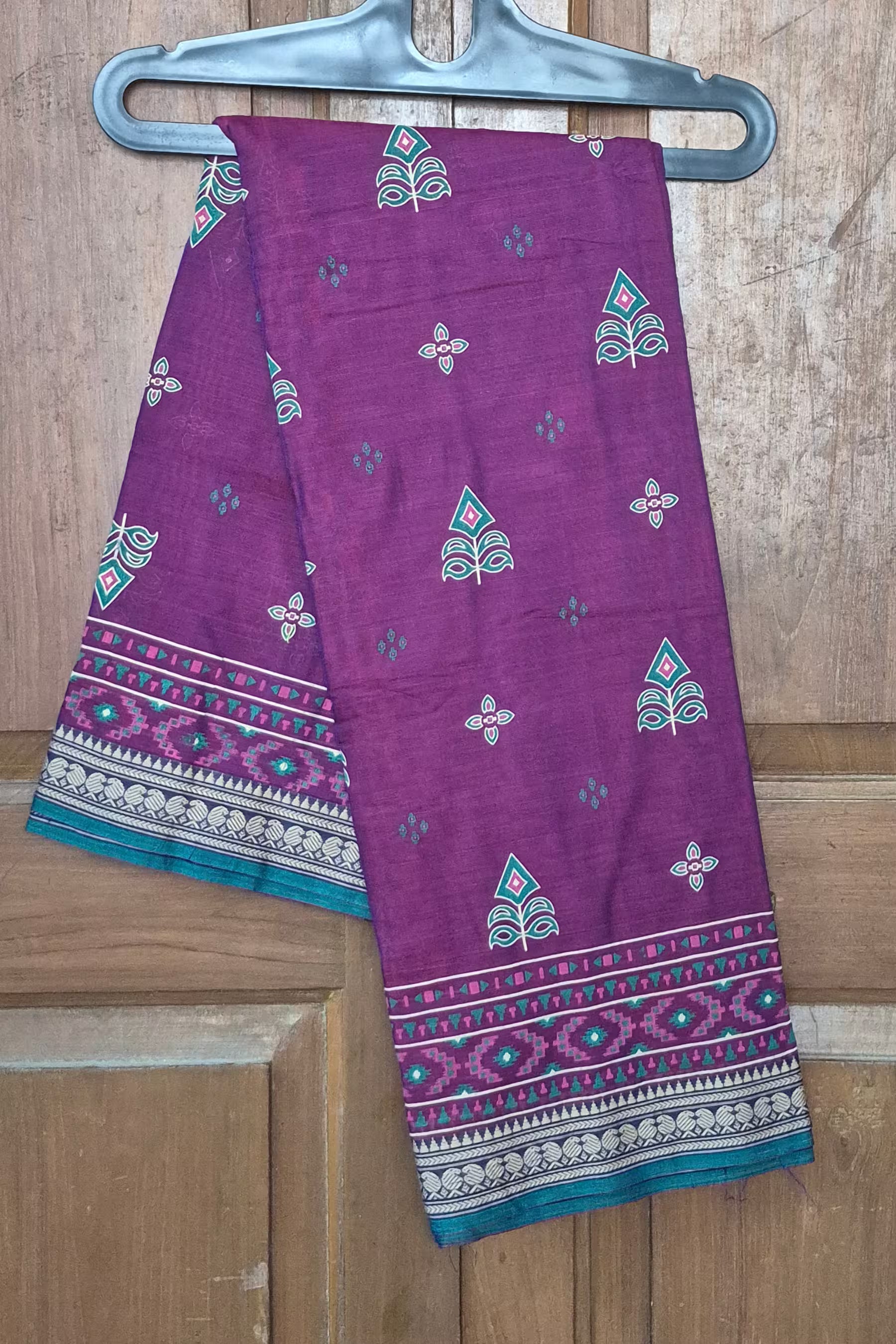 Premium Cotton Printed Saree with Ethnic Motifs - Aparna6101B Main image