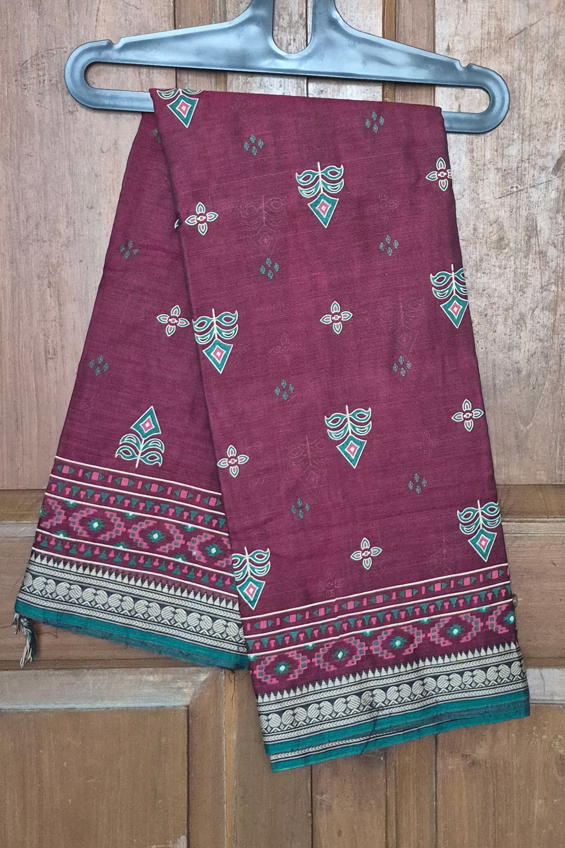 Premium Cotton Printed Saree with Ethnic Motifs - Aparna6101C Main image