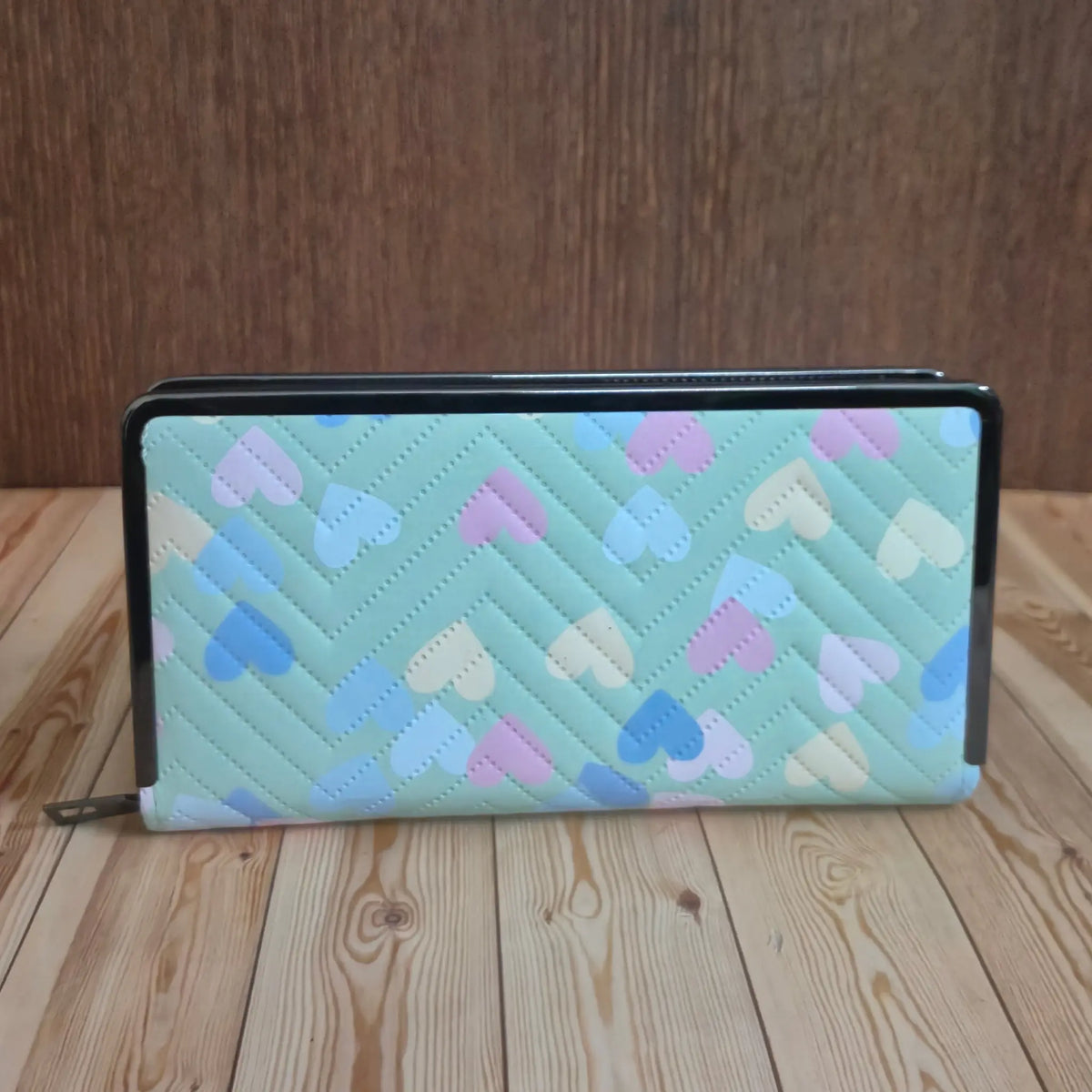 Stylish Single Zip Wallet with Steel Border