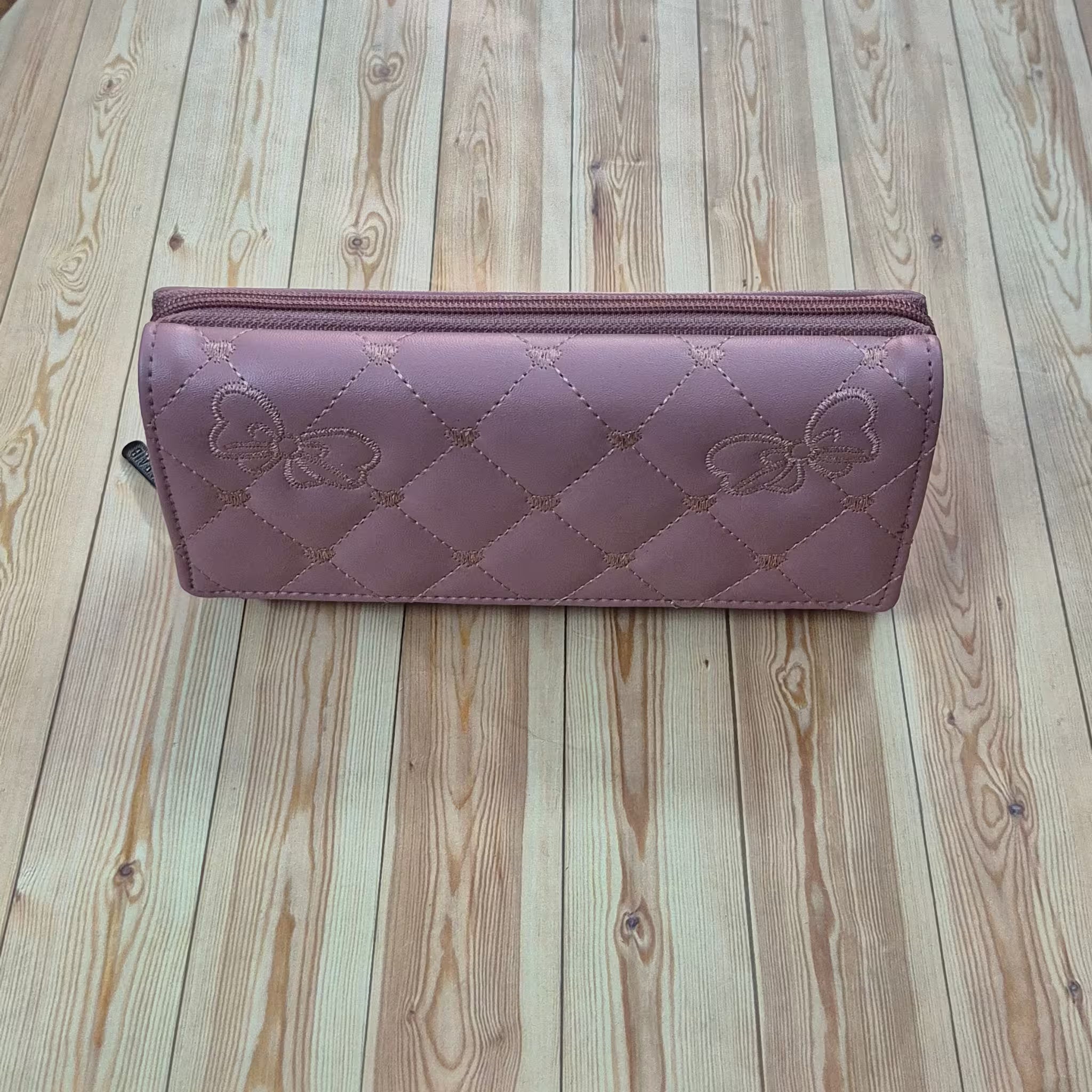 Women’s Fashion Wallet Clutch with Magnetic Closure Secondary image