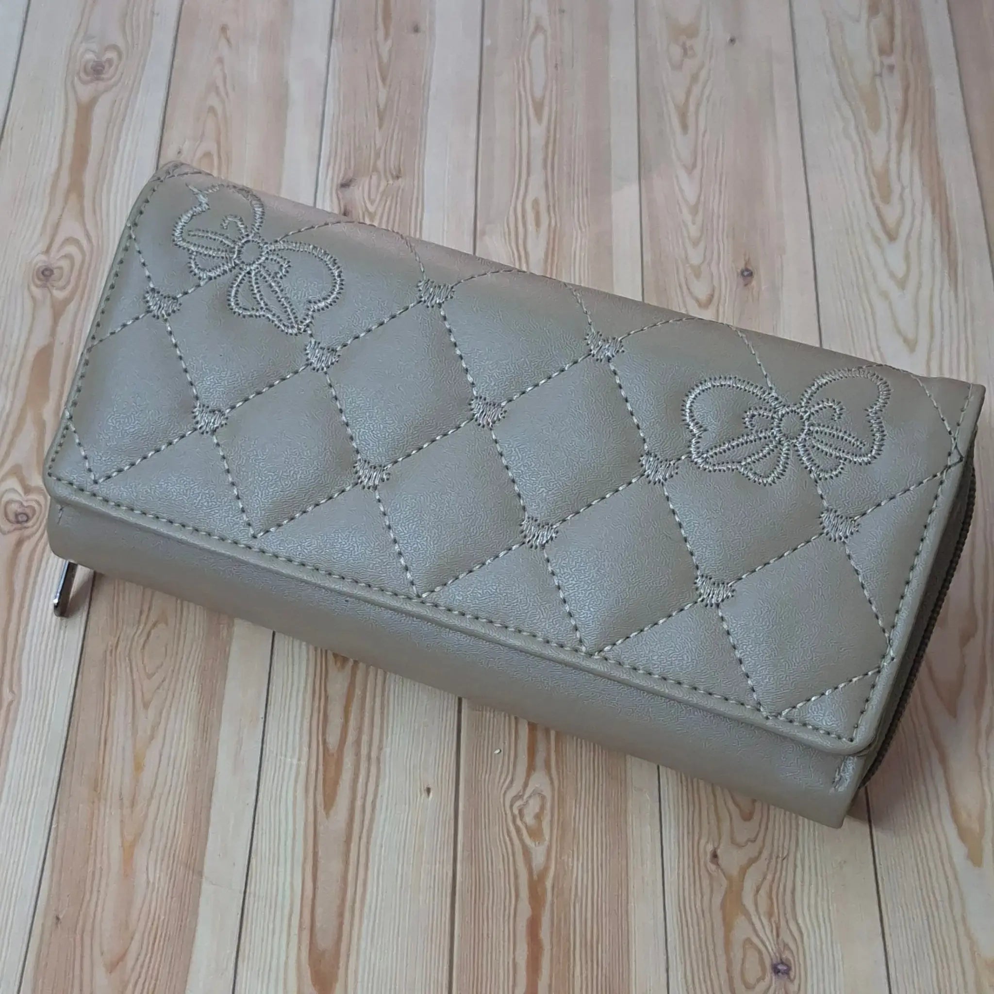 Trendy Women’s Hand Wallet with Coin Zip Pocket Main image