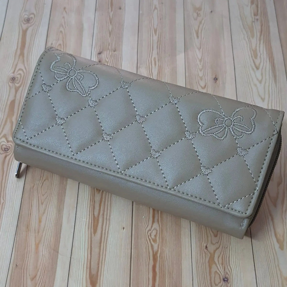 Trendy Women’s Hand Wallet with Coin Zip Pocket