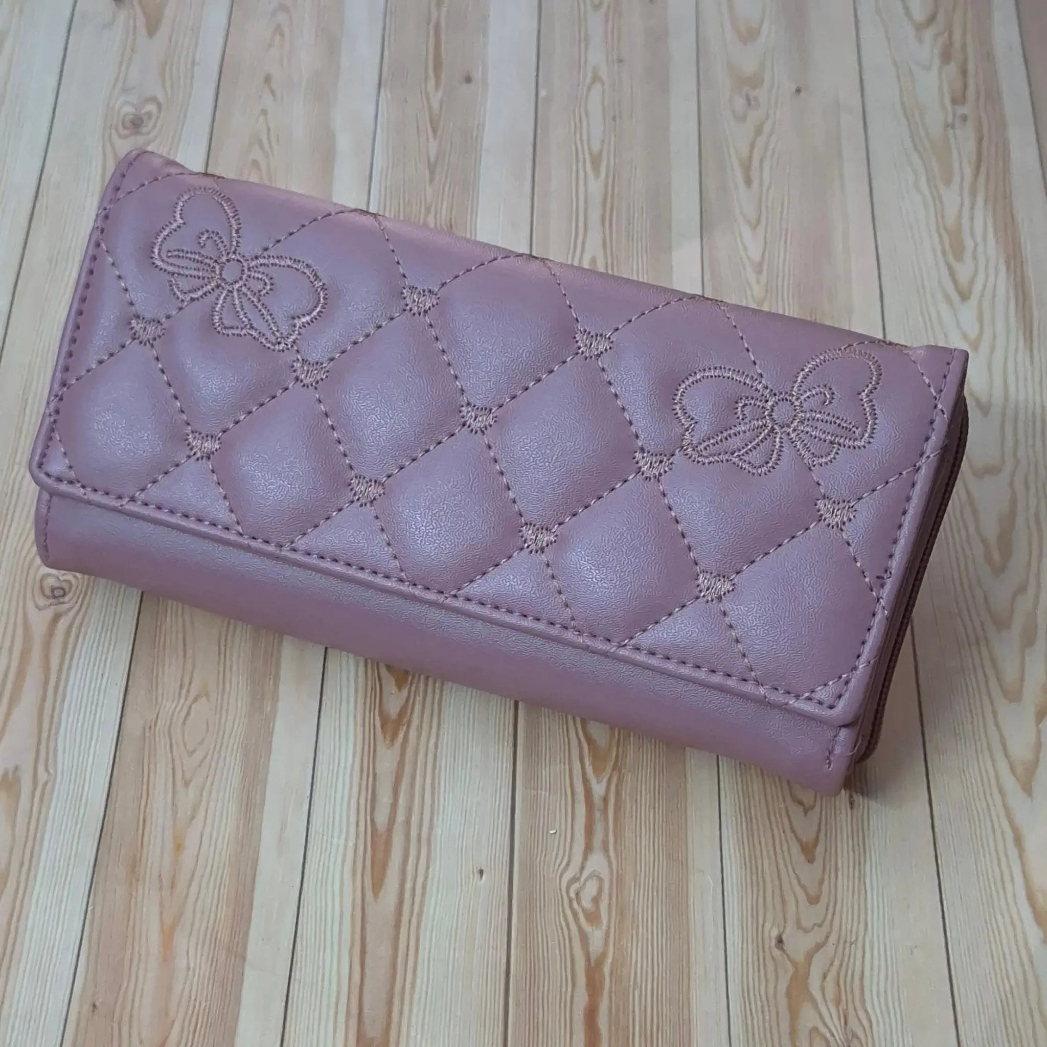 Women’s Fashion Wallet Clutch with Magnetic Closure Main image