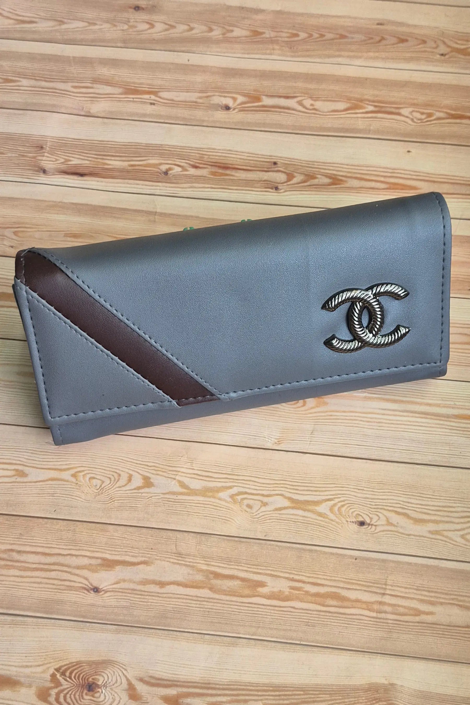 Women's Long Wallet with Magnetic Closure BW17 Main image