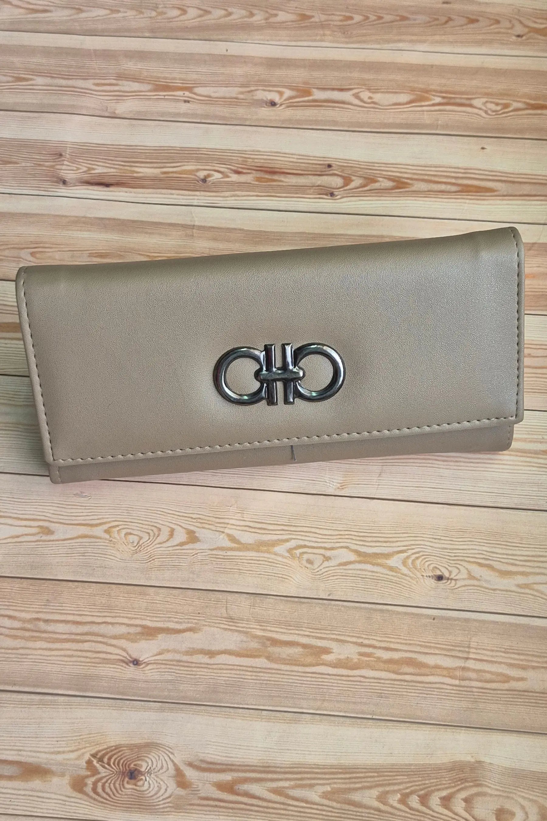 Women's Long Wallet with Magnetic Closure BW18