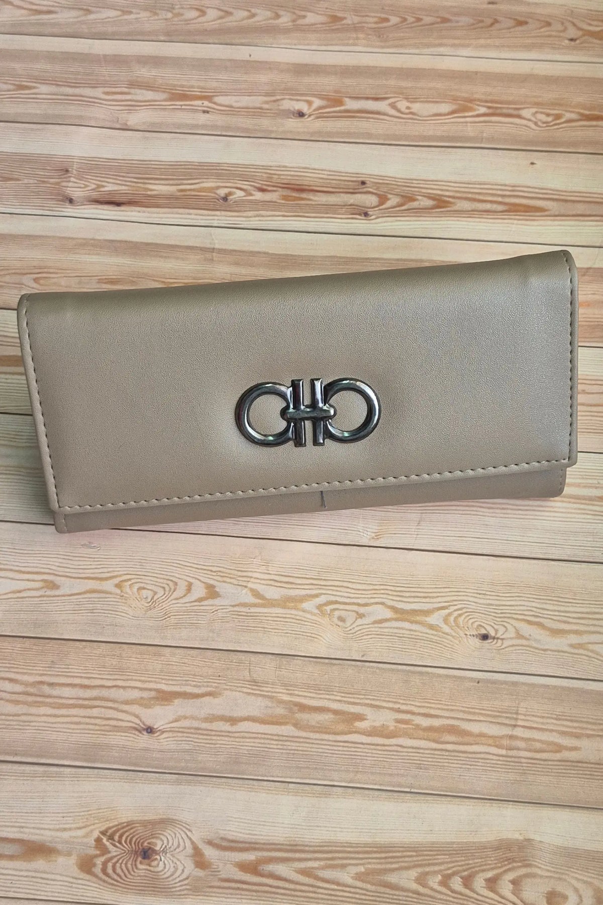 Women's Long Wallet with Magnetic Closure BW18