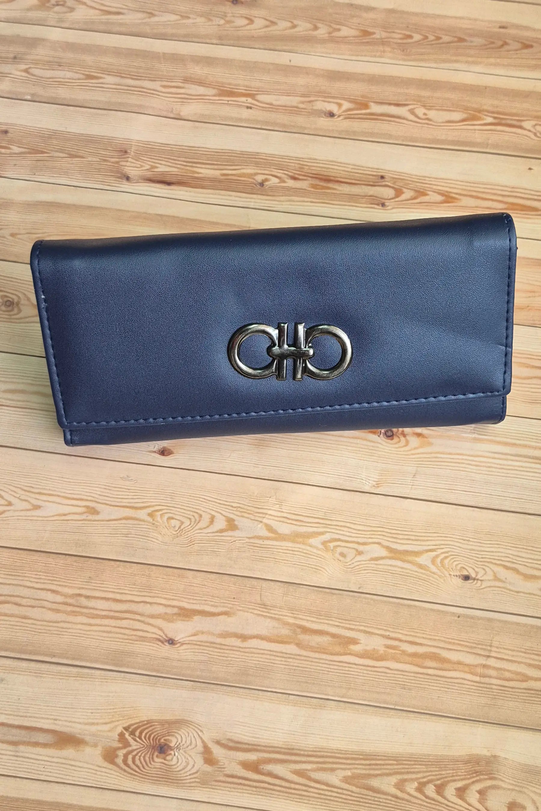 Women's Long Wallet with Magnetic Closure BW20 Main image